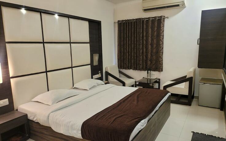 Imagen general del Hotel Golden Plaza, Ahmedabad. Foto 2