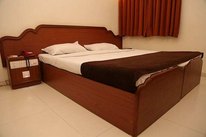 Imagen general del Hotel Golden Plaza, Ahmedabad. Foto 3