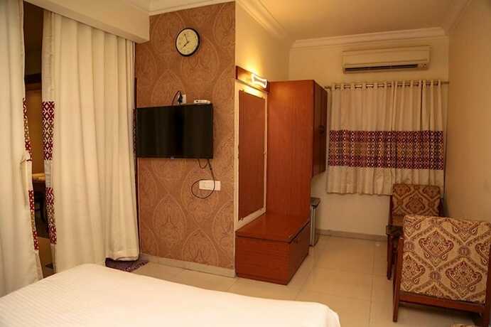Imagen general del Hotel Golden Plaza, Ahmedabad. Foto 4