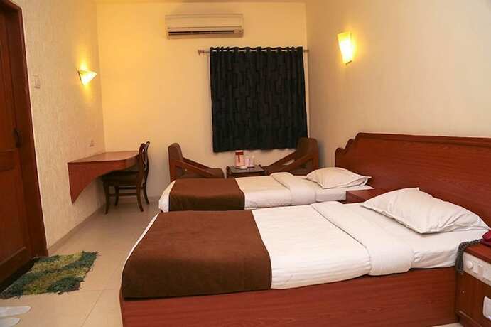 Imagen general del Hotel Golden Plaza, Ahmedabad. Foto 7