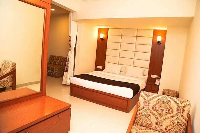 Imagen general del Hotel Golden Plaza, Ahmedabad. Foto 10