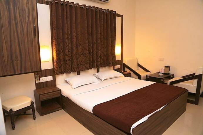Imagen general del Hotel Golden Plaza, Ahmedabad. Foto 12