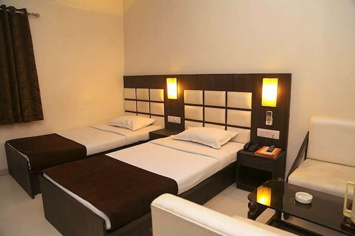 Imagen general del Hotel Golden Plaza, Ahmedabad. Foto 13