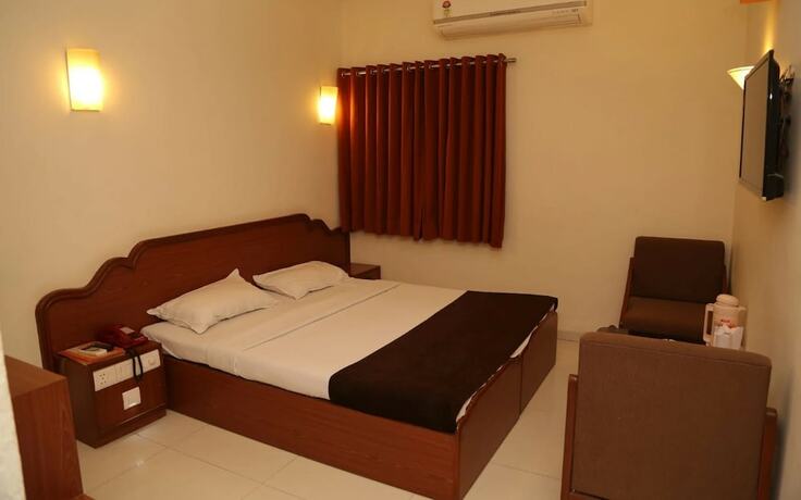 Imagen general del Hotel Golden Plaza, Ahmedabad. Foto 14
