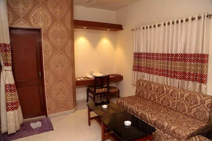 Imagen general del Hotel Golden Plaza, Ahmedabad. Foto 15