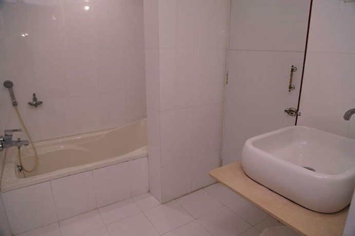 Imagen general del Hotel Golden Plaza, Ahmedabad. Foto 16