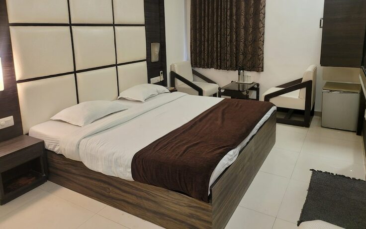 Imagen de la habitación del Hotel Golden Plaza, Ahmedabad. Foto 19