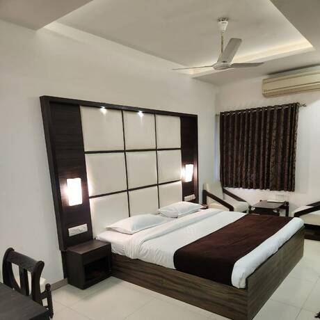 Imagen de la habitación del Hotel Golden Plaza, Ahmedabad. Foto 20