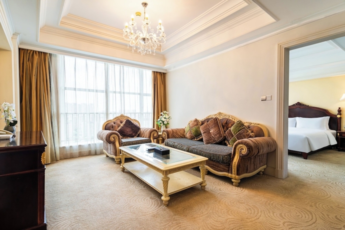 Imagen de la habitación del Hotel Golden Plaza International. Foto 12