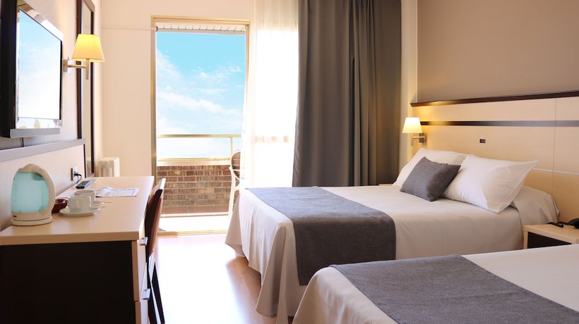 Imagen de la habitación del Hotel Golden Port Salou and Spa. Foto 2