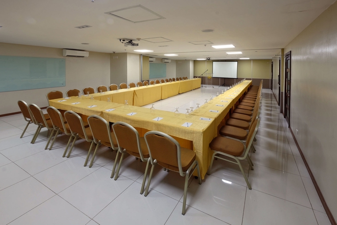 Imagen de los interiores del Hotel Golden Prince and Suites. Foto 11