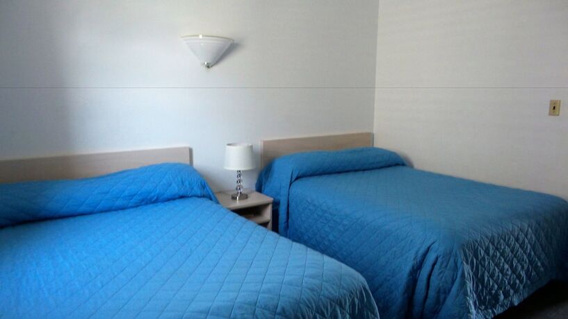 Imagen de la habitación del Hotel Golden Rail Motel. Foto 13