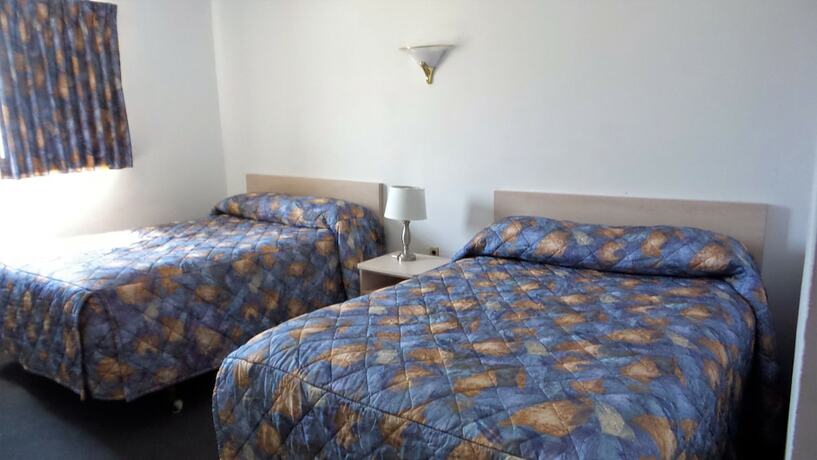 Imagen de la habitación del Hotel Golden Rail Motel. Foto 17