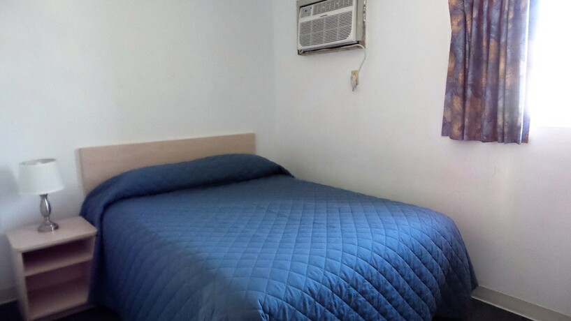 Imagen de la habitación del Hotel Golden Rail Motel. Foto 20
