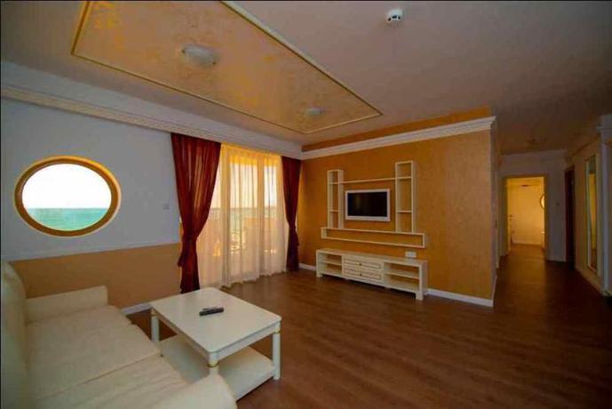 Imagen de la habitación del Hotel Golden Rainbow. Foto 3