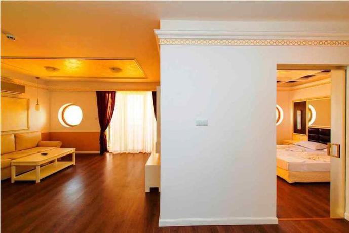 Imagen de la habitación del Hotel Golden Rainbow. Foto 6