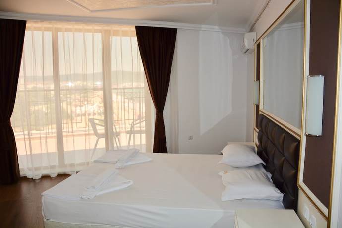 Imagen de la habitación del Hotel Golden Rainbow VIP Residence. Foto 15