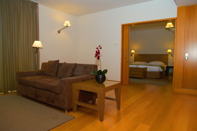 Imagen de los interiores del Hotel Golden Residence. Foto 19