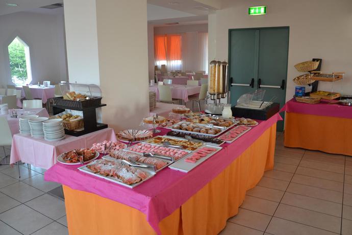 Imagen del bar/restaurante del Hotel Golden, Rimini. Foto 3