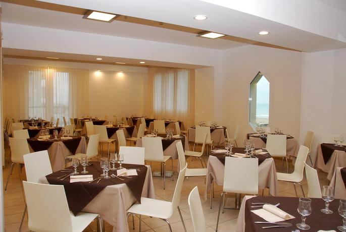 Imagen del bar/restaurante del Hotel Golden, Rimini. Foto 4