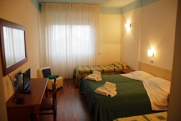 Imagen de la habitación del Hotel Golden, Rimini. Foto 6