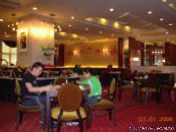 Imagen del bar/restaurante del Hotel Golden River View. Foto 5