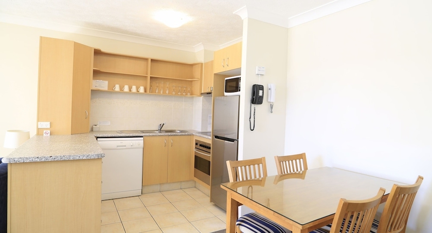 Imagen de la habitación del Hotel Golden Riviera Beach Resort. Foto 3