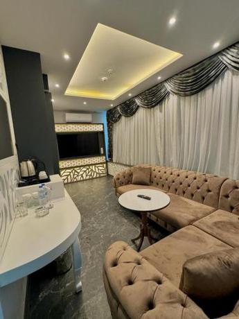 Imagen de la habitación del Hotel Golden Rose Deluxe. Foto 18