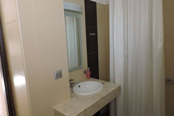 Imagen de la habitación del Hotel Golden Rose Suites. Foto 2