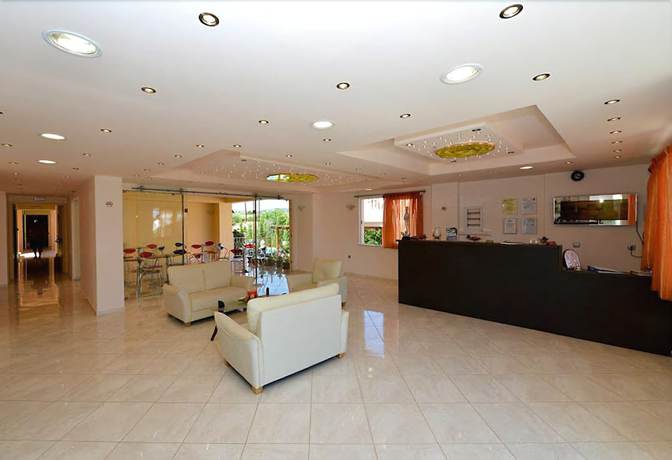 Imagen de los interiores del Hotel Golden Rose Suites. Foto 8