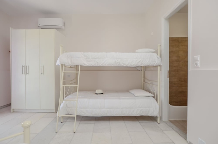 Imagen de la habitación del Hotel Golden Sand Naxos. Foto 7