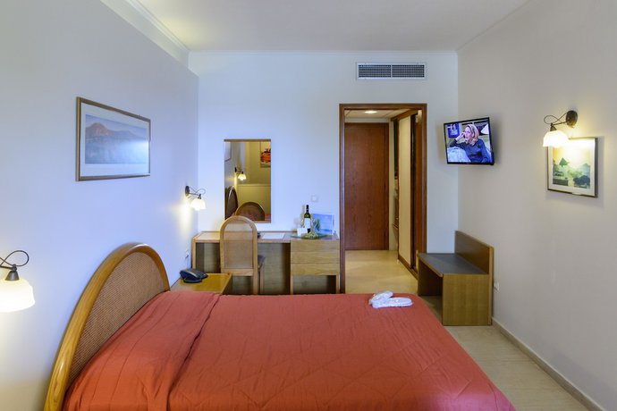Imagen de la habitación del Hotel Golden Sand, Plaka. Foto 5