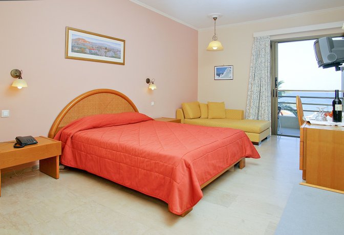 Imagen de la habitación del Hotel Golden Sand, Plaka. Foto 6