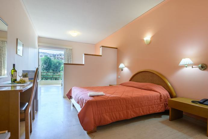 Imagen de la habitación del Hotel Golden Sand, Plaka. Foto 8