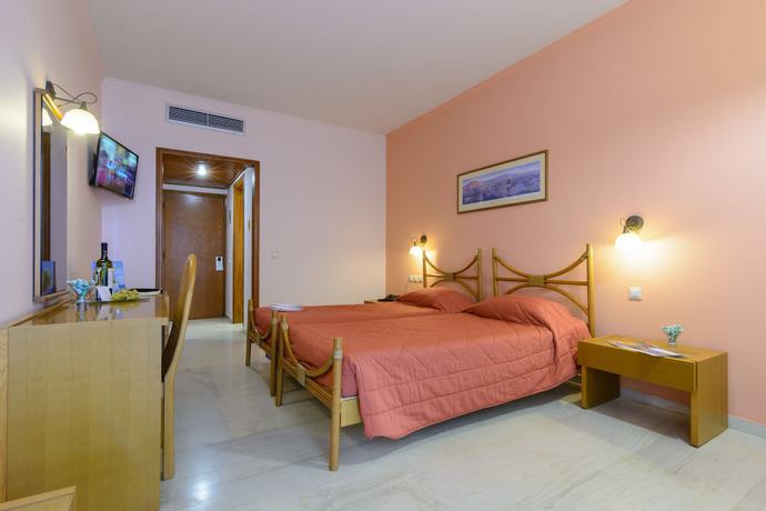 Imagen de la habitación del Hotel Golden Sand, Plaka. Foto 9