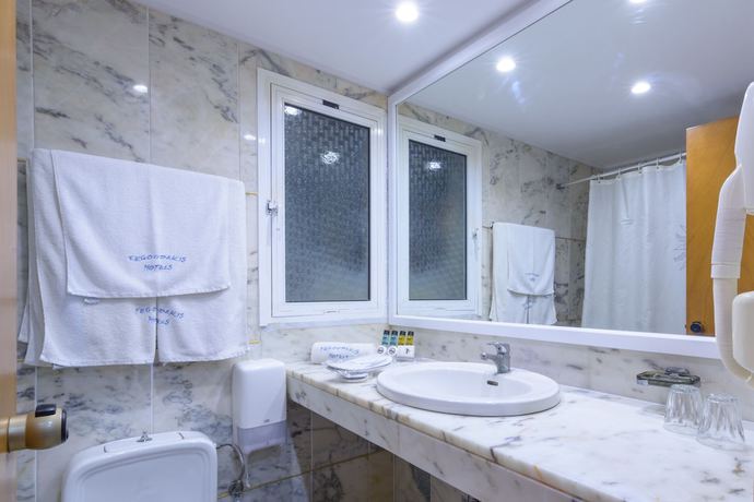 Imagen de la habitación del Hotel Golden Sand, Plaka. Foto 13