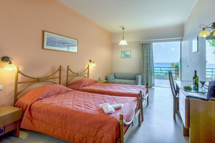 Imagen de la habitación del Hotel Golden Sand, Plaka. Foto 15