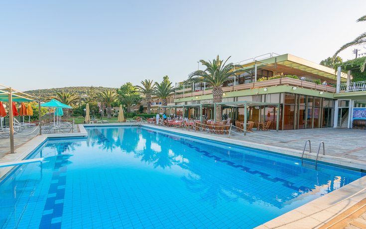 Imagen de la piscina del Hotel Golden Sand, Plaka. Foto 20