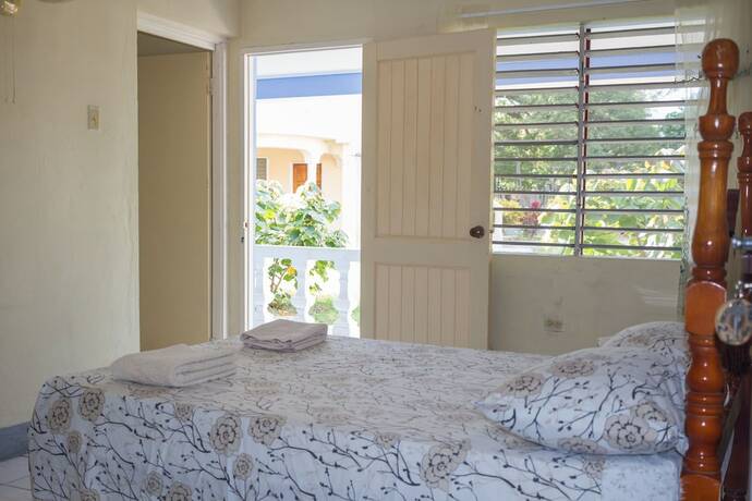 Imagen de la habitación del Hotel Golden Sands Guest House. Foto 9