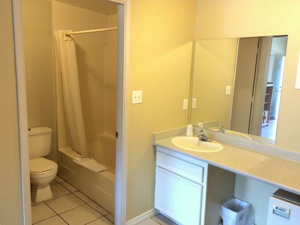 Imagen de la habitación del Hotel Golden Sands Resort Motel. Foto 5