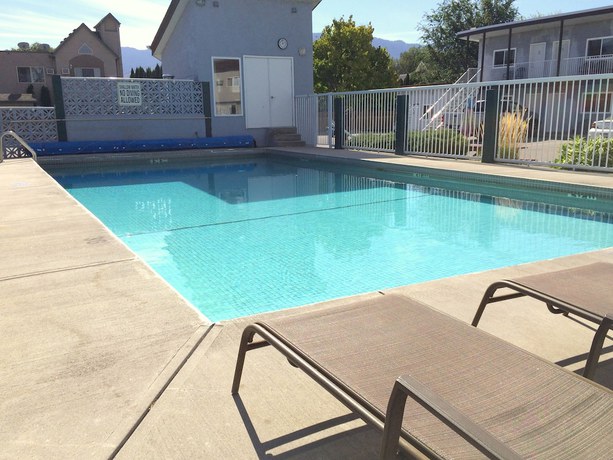 Imagen de la piscina del Hotel Golden Sands Resort Motel. Foto 19