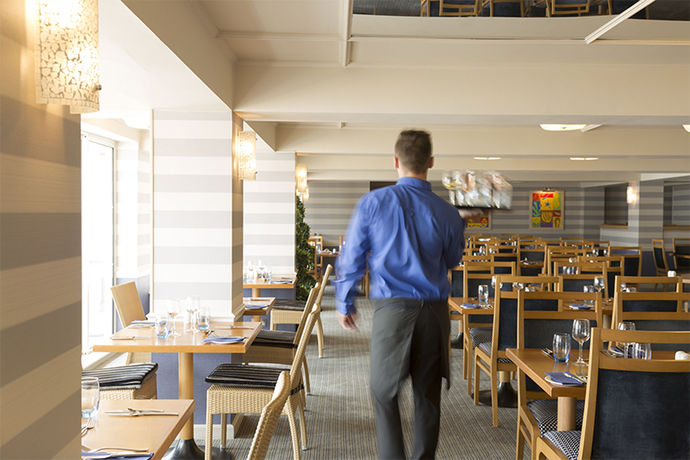 Imagen del bar/restaurante del Hotel Golden Sands, St Brelade. Foto 4