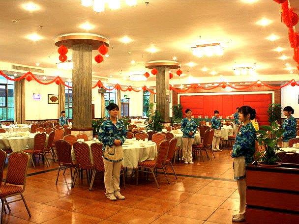 Imagen del bar/restaurante del Hotel Golden Shuitai Hot Spring Resort. Foto 2