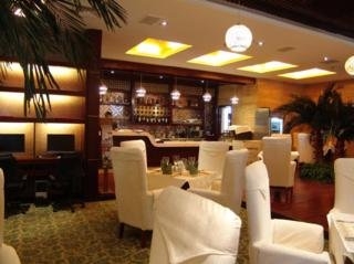 Imagen del bar/restaurante del Hotel Golden Spring, Kunming. Foto 3