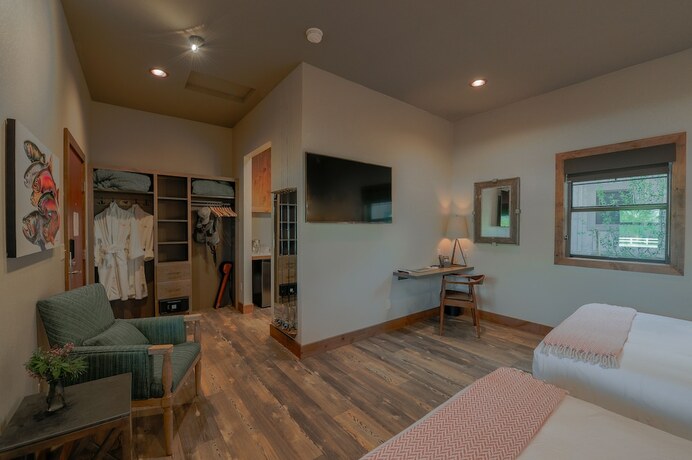 Imagen general del Hotel Golden Stone Inn. Foto 11