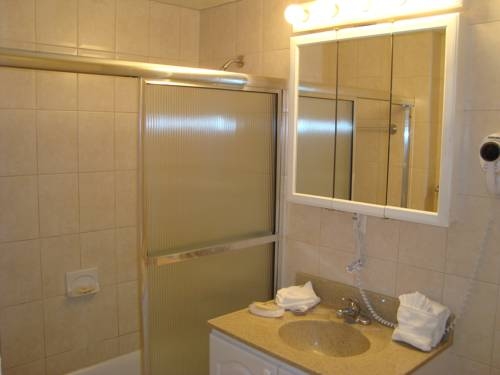Imagen general del Hotel Golden Strand Ocean Villa Resort. Foto 9