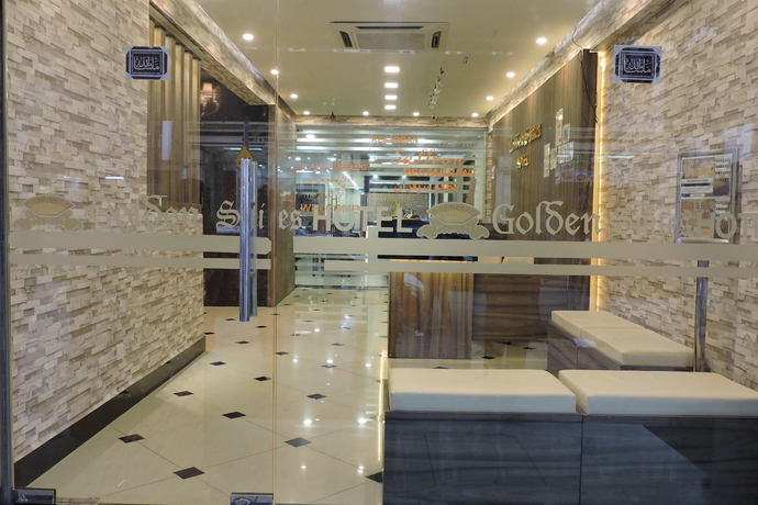 Imagen de la piscina del Hotel Golden Suites. Foto 16