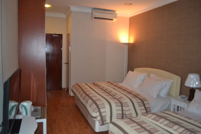 Imagen de la habitación del Hotel Golden Suites. Foto 9