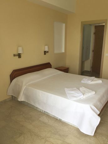 Imagen de la habitación del Hotel Golden Sun, Fenikounta. Foto 6