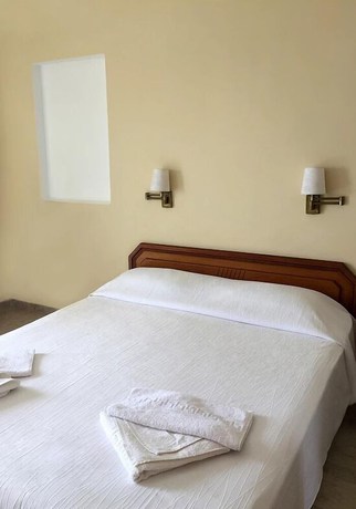 Imagen de la habitación del Hotel Golden Sun, Fenikounta. Foto 9